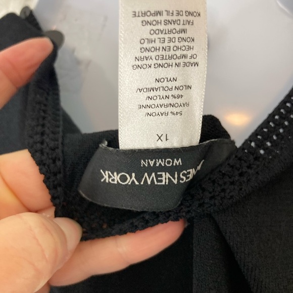 Jones New YorkElegant Black Sleeveless V/neck Top with detailed trim 1X - Picture 2 of 3